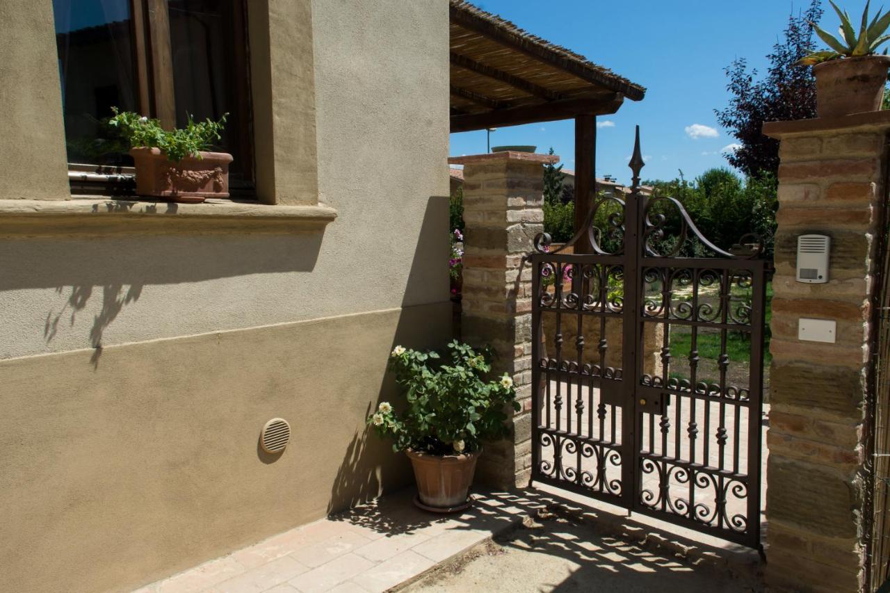 Апартаменты Antica Casa Del Glicine Поджибонси Экстерьер фото
