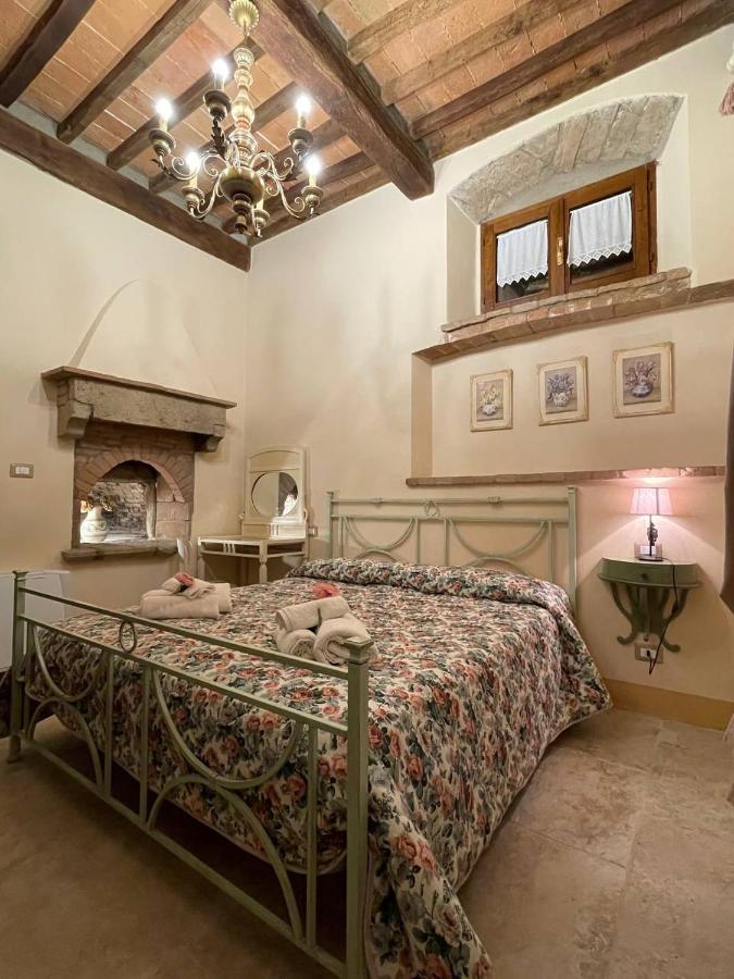 Апартаменты Antica Casa Del Glicine Поджибонси Экстерьер фото