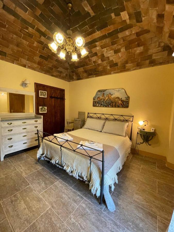Апартаменты Antica Casa Del Glicine Поджибонси Экстерьер фото