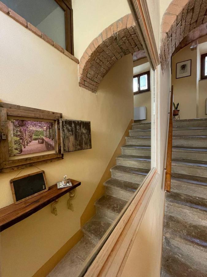 Апартаменты Antica Casa Del Glicine Поджибонси Экстерьер фото