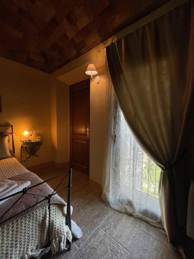 Апартаменты Antica Casa Del Glicine Поджибонси Экстерьер фото