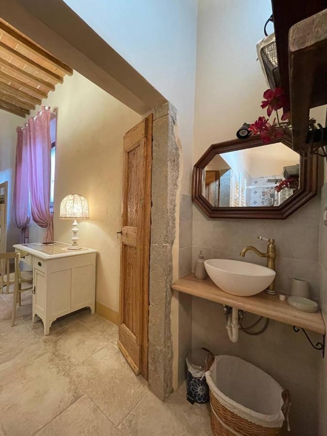 Апартаменты Antica Casa Del Glicine Поджибонси Экстерьер фото