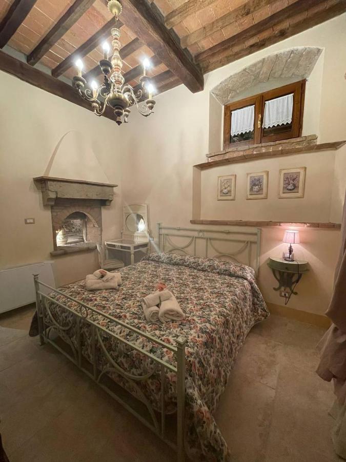 Апартаменты Antica Casa Del Glicine Поджибонси Экстерьер фото