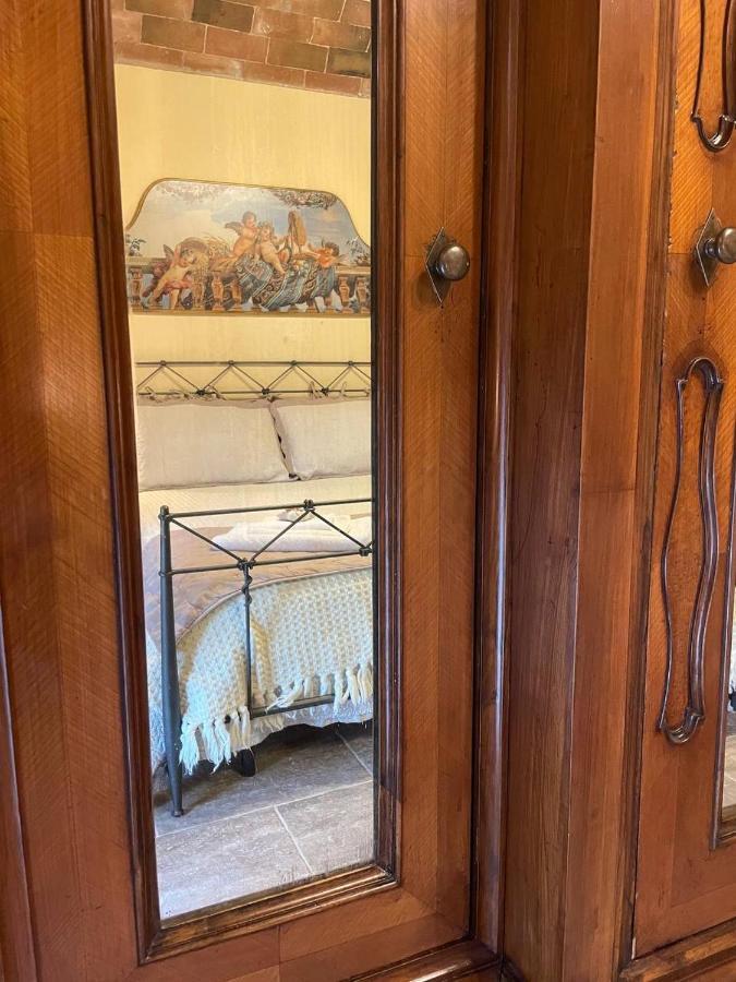 Апартаменты Antica Casa Del Glicine Поджибонси Экстерьер фото